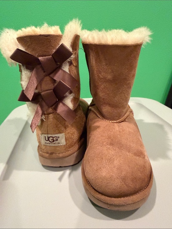 UGG Other - UGG Chestnut Suede Shearling Short Boots with Back Bows